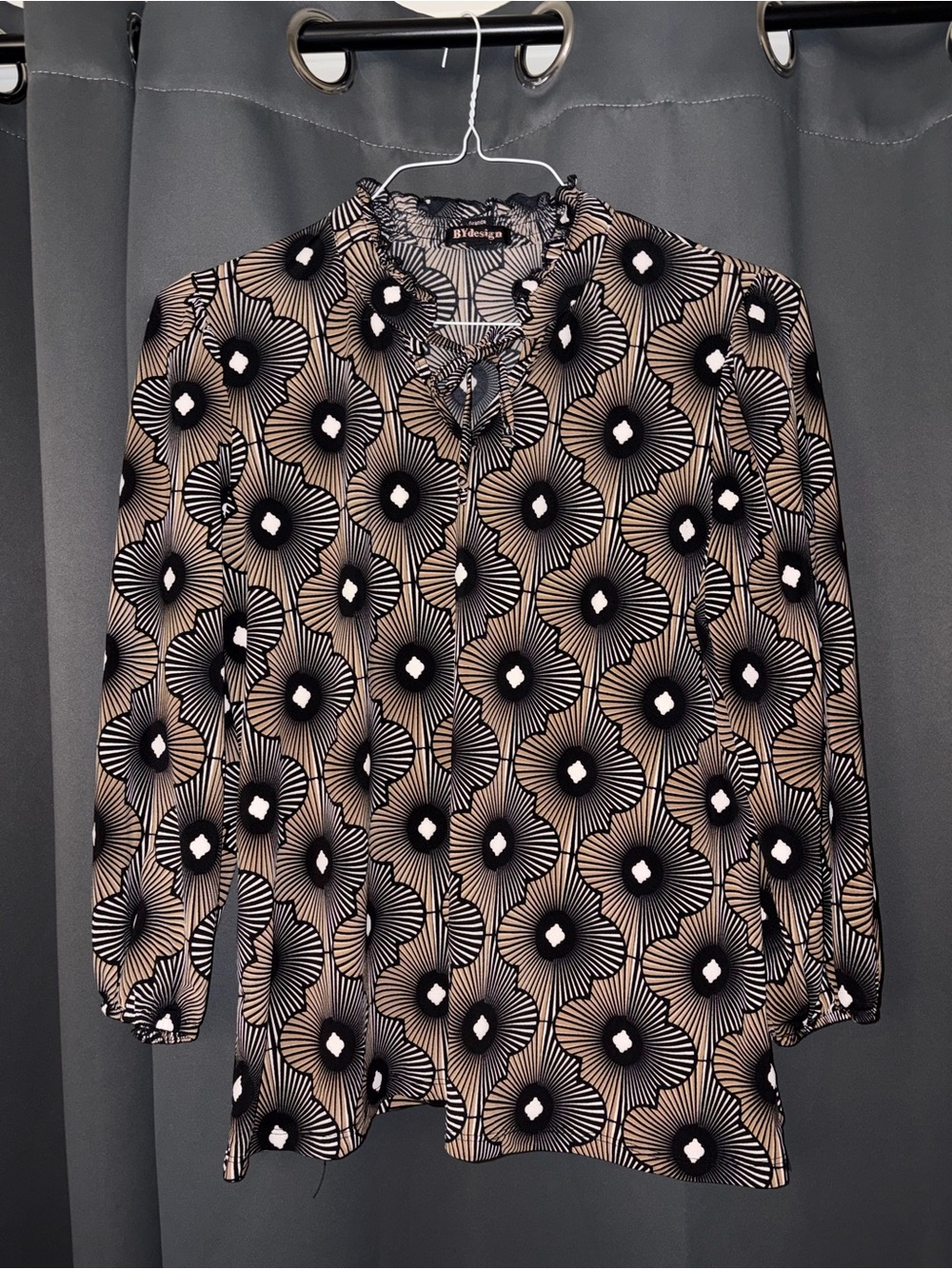 BYdesign bold geometric sunburst/fan pattern women’s long sleeve blouse